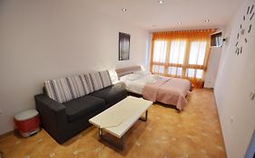 Jela Rooms And Studio
